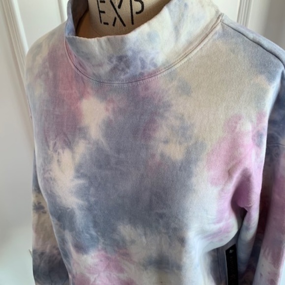 Almost Famous NWT Tie Dye Mock trtneck Sweatshirt - Picture 4 of 11